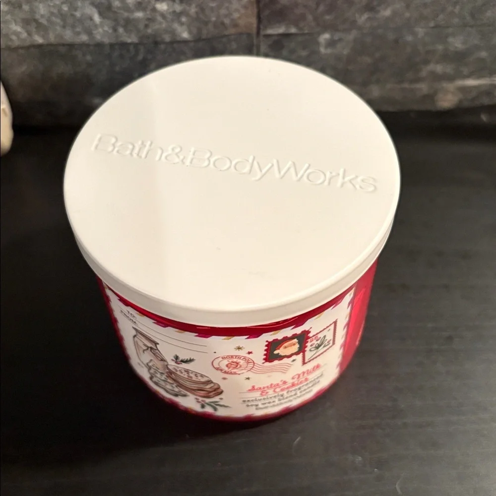 Bath & Body Works Santa’s Milk & Cookies 3-Wick Candle – New - Picture 2 of 4